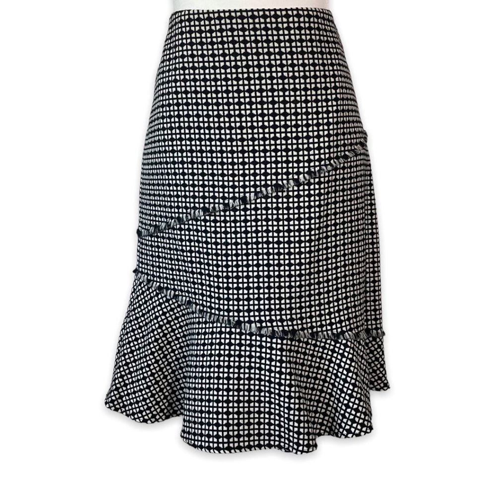 Nordstrom Classiques 
Black & White print Wool Fitted Skirt size 10 P